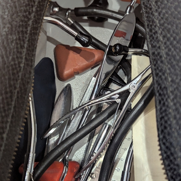 Vintage Leather Medical Purse With Assorted Medical Parafanaloa - Picture 4 of 4